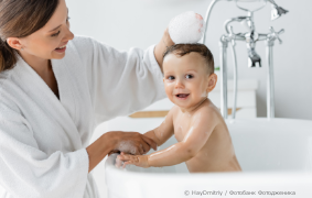 Малыш и водные процедуры